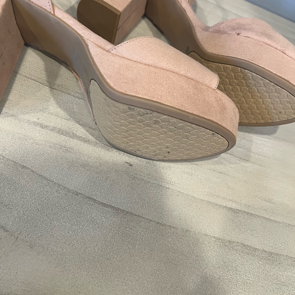 Worn only once Chinese laundry,good condition